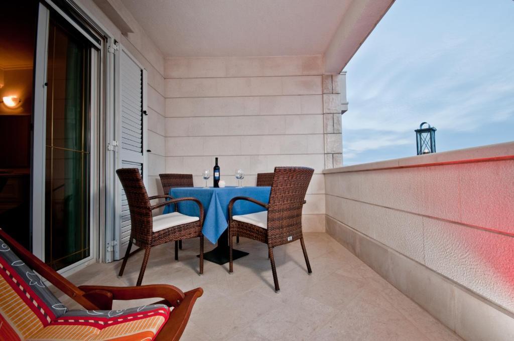 Apartments Barba Petra Dvori Sumartin Exterior foto