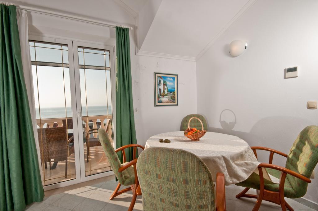 Apartments Barba Petra Dvori Sumartin Exterior foto