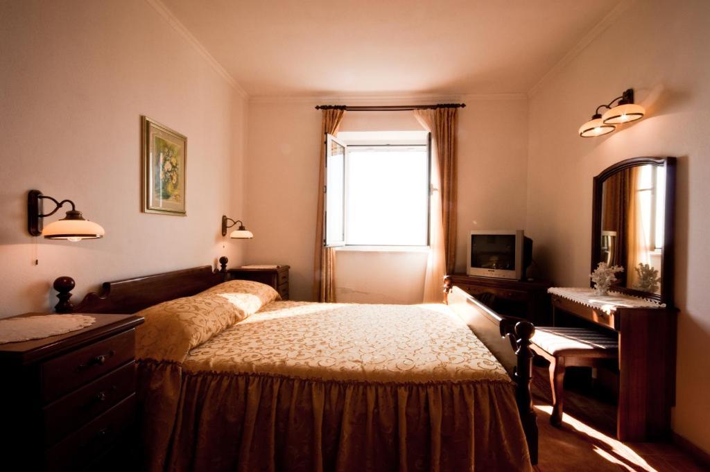 Apartments Barba Petra Dvori Sumartin Habitación foto